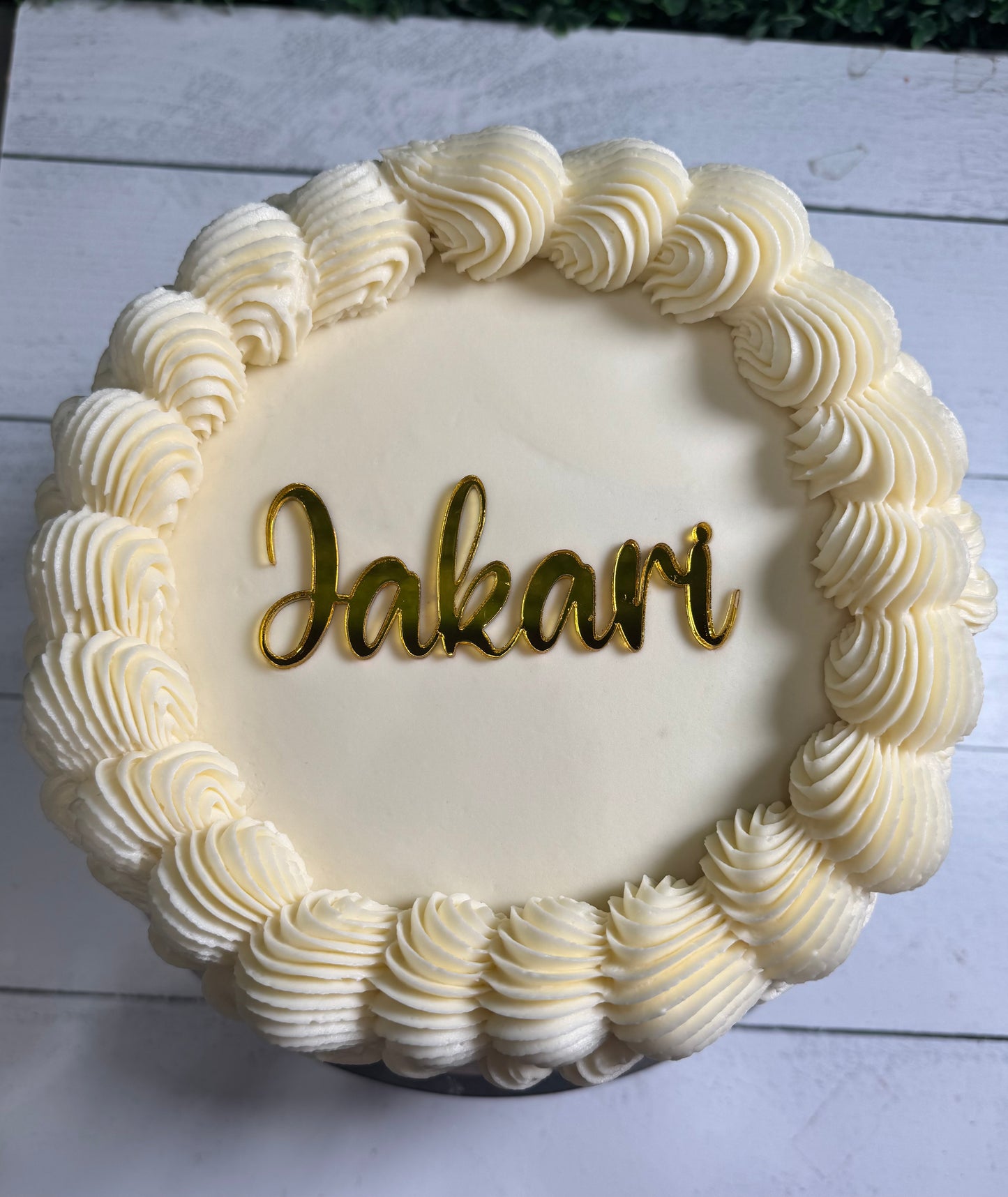 Photos Around Side (view branded/logo cakes to add this feature)