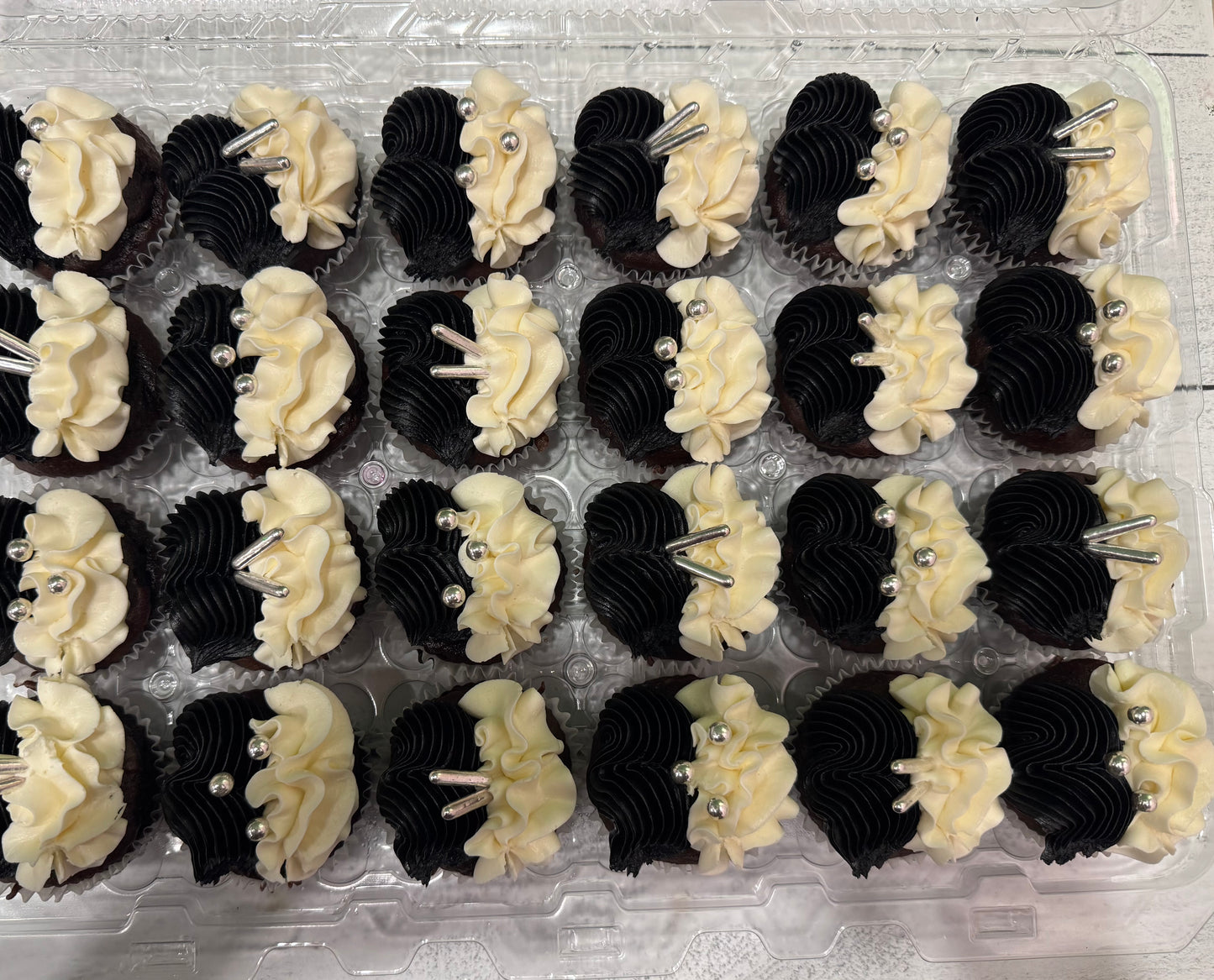 Deluxe Buttercream Cupcakes