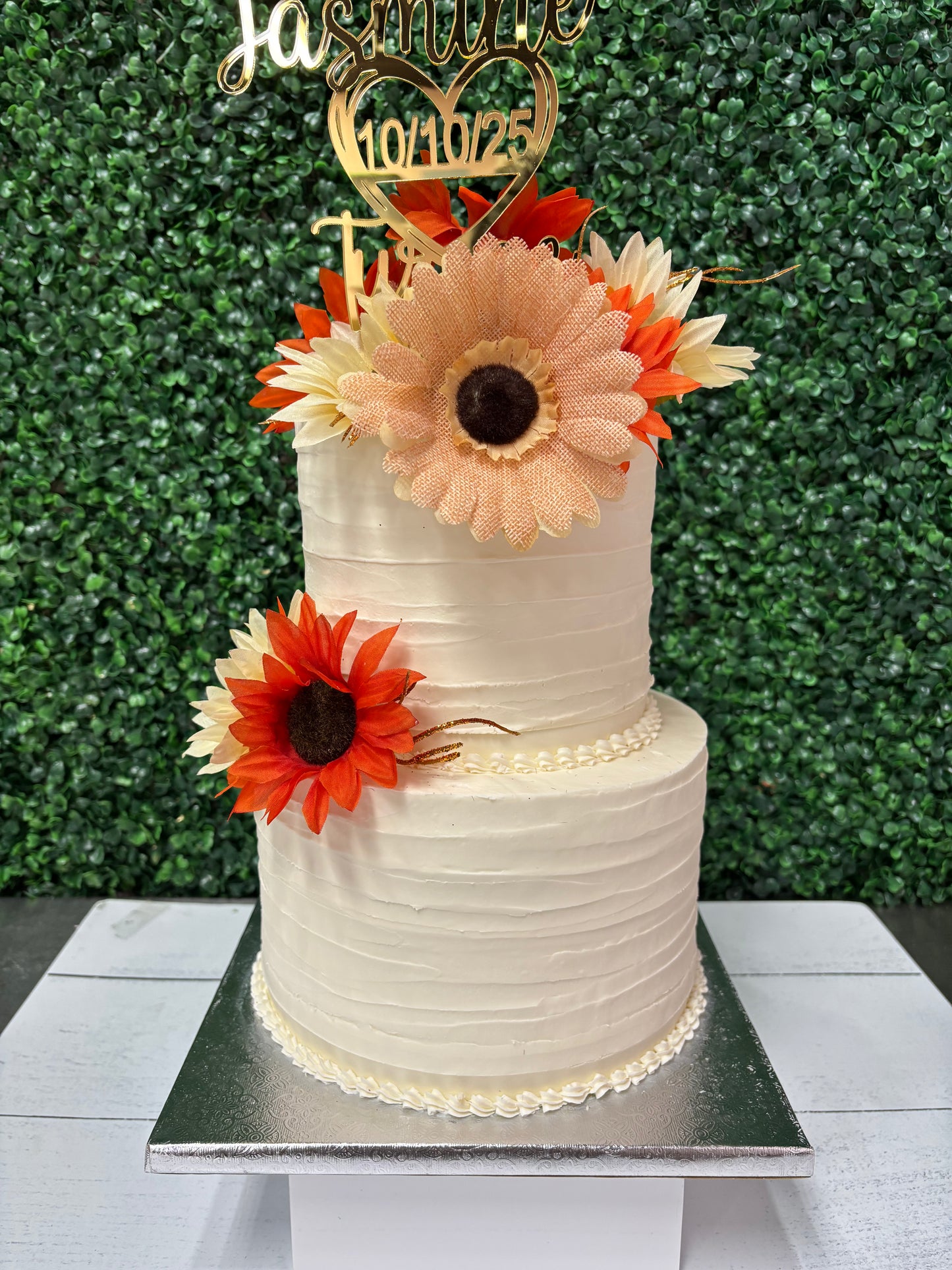 Softly textured (2 tier)