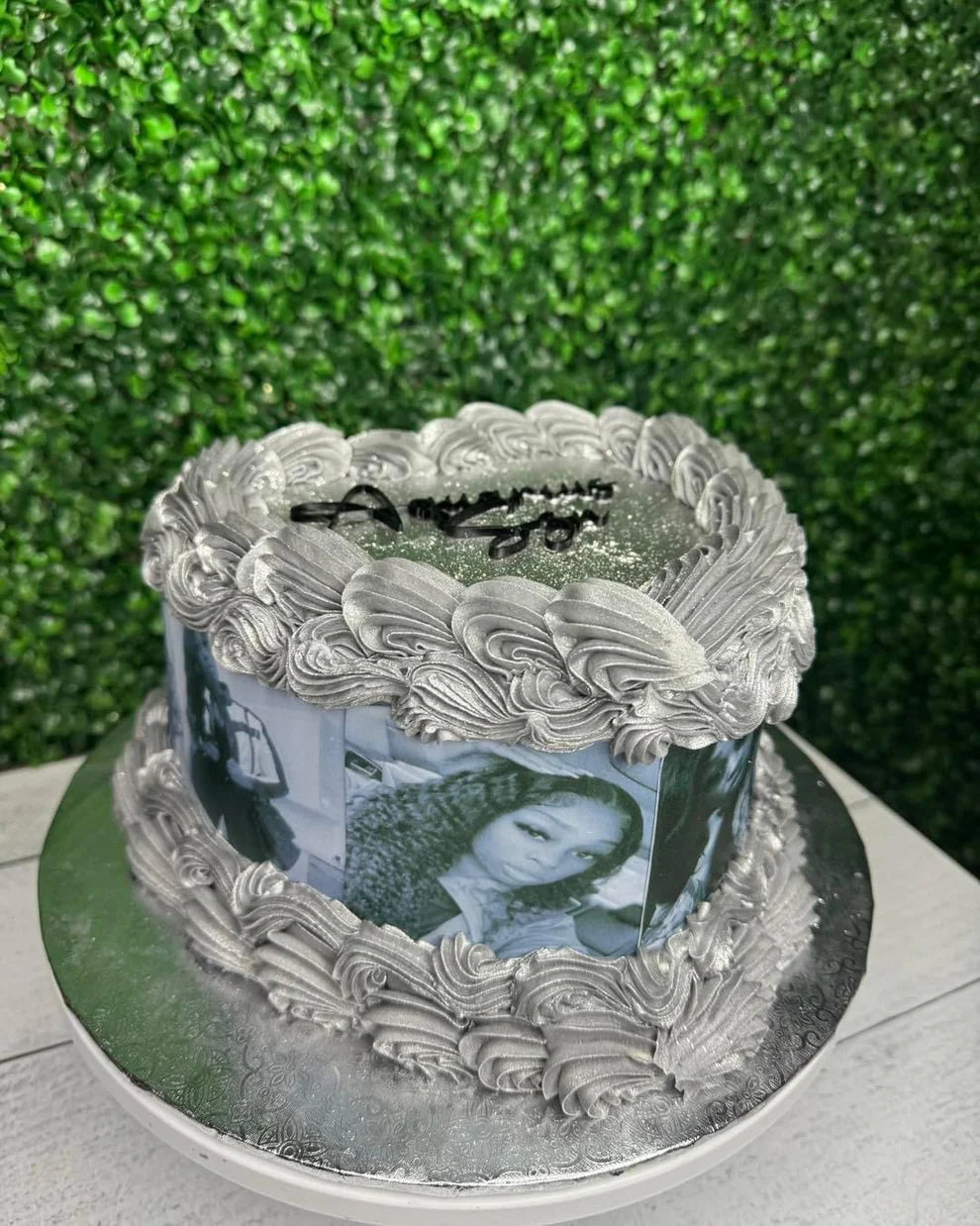Photos Around Side (view heart cakes to add this feature)