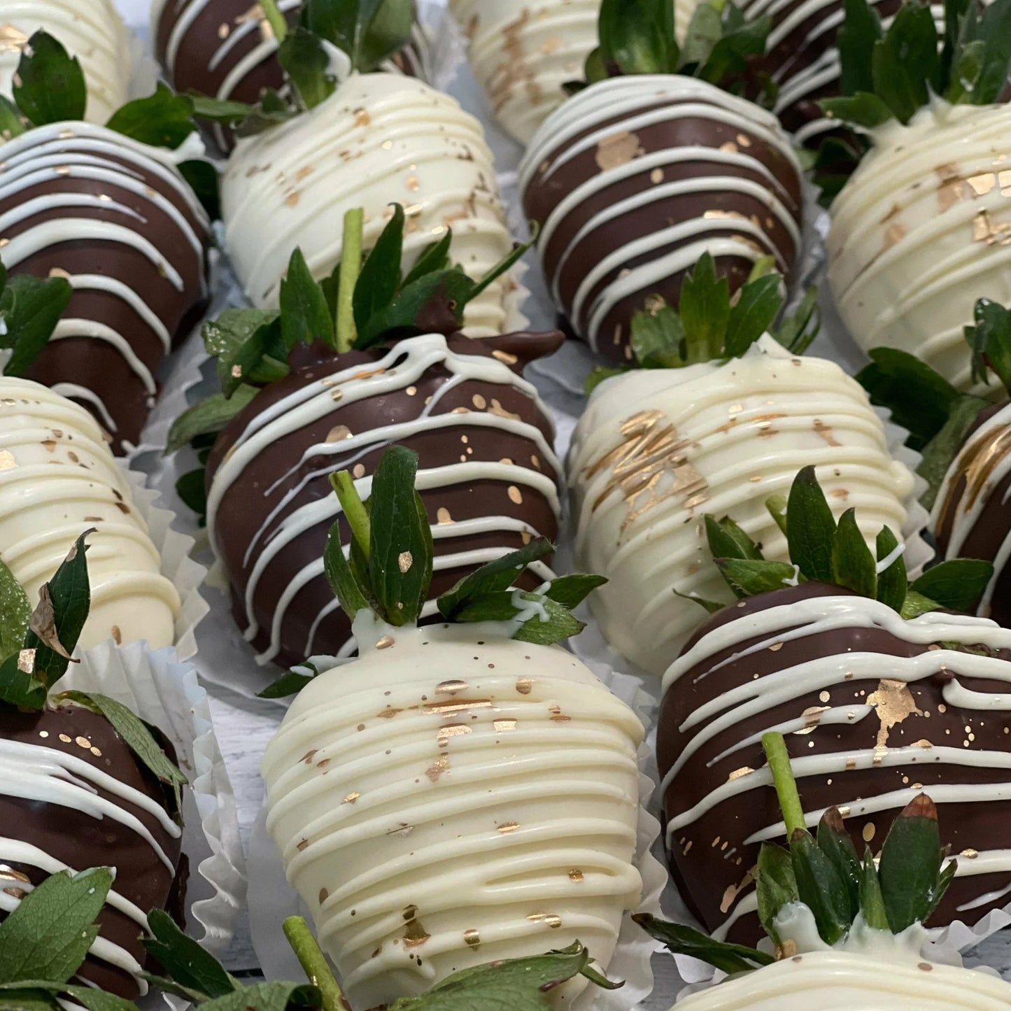 Chocolate covered strawberries (cake add-on)