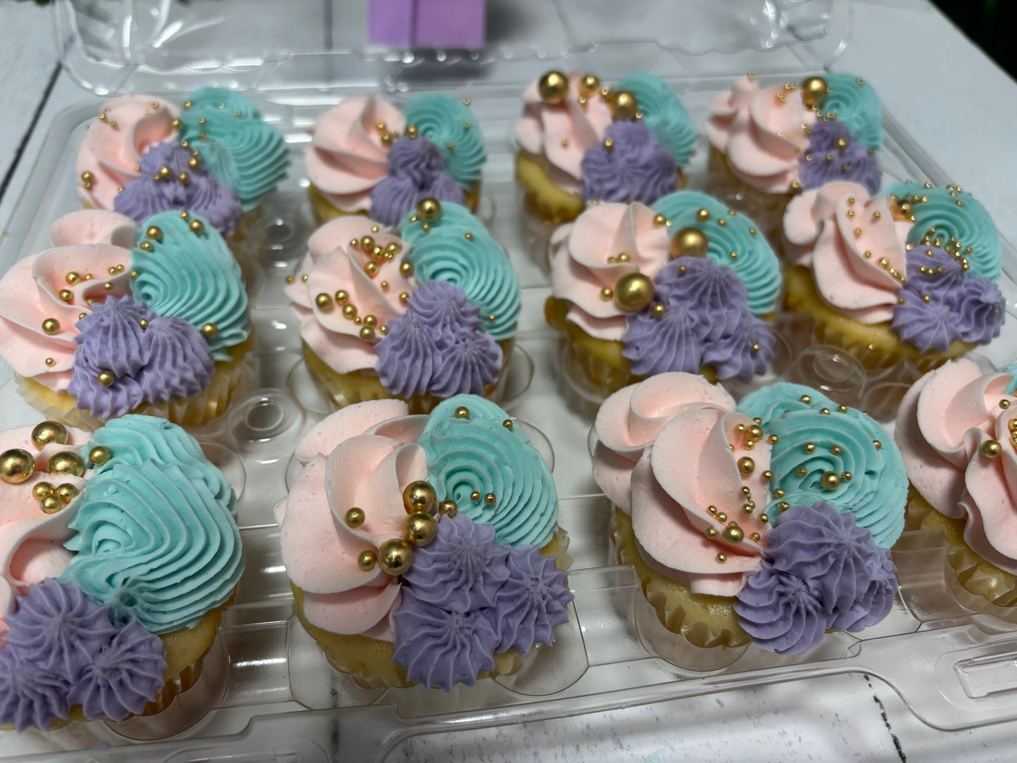 Deluxe Buttercream Cupcakes