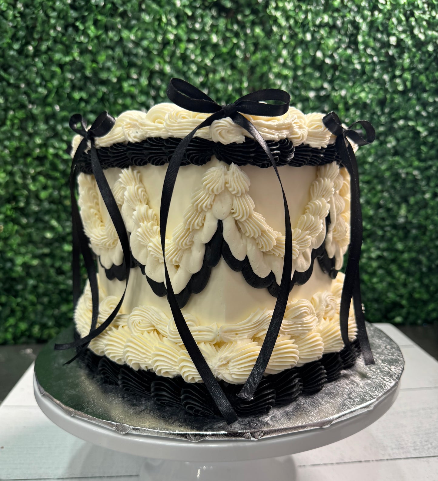 Vintage WITH RIBBON (View heart cake to add this feature)